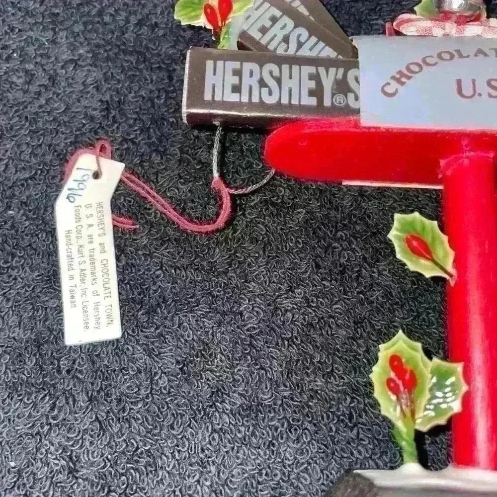 Vintage 1993 Hershey Mailbox Christmas Ornament with Chocolate Bars Wooden used - Picture 3 of 6